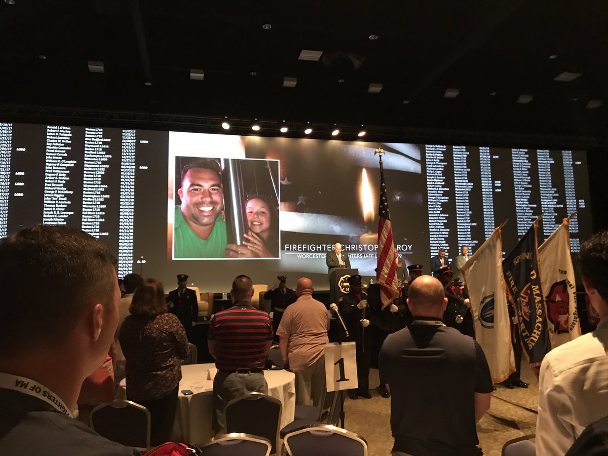 WorcesterFD1009's tweet image. The @THE_PFFM Biannual Convention always starts with a memoriam for members lost. A special moment was provided for our fallen brother Chris Roy. #Weneverforget #PFFM2019 #WorcFFsL1009