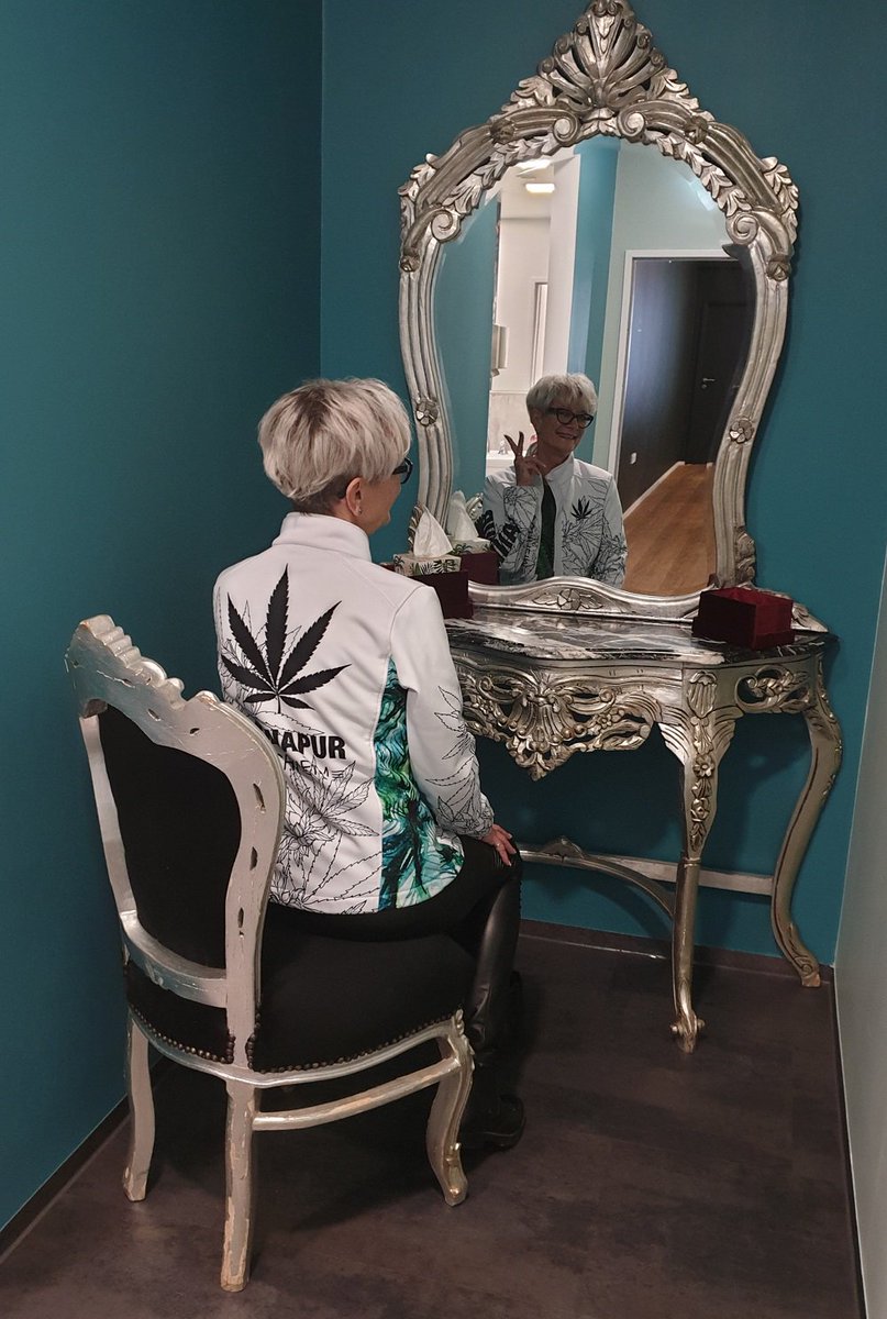 Ute_Donath's tweet photo. Ein modernes Märchen... #Cannabis #Gesundheit #Hanf #Hanföl https://t.co/phgDBDUxll https://t.co/21Q5g00Yl2
