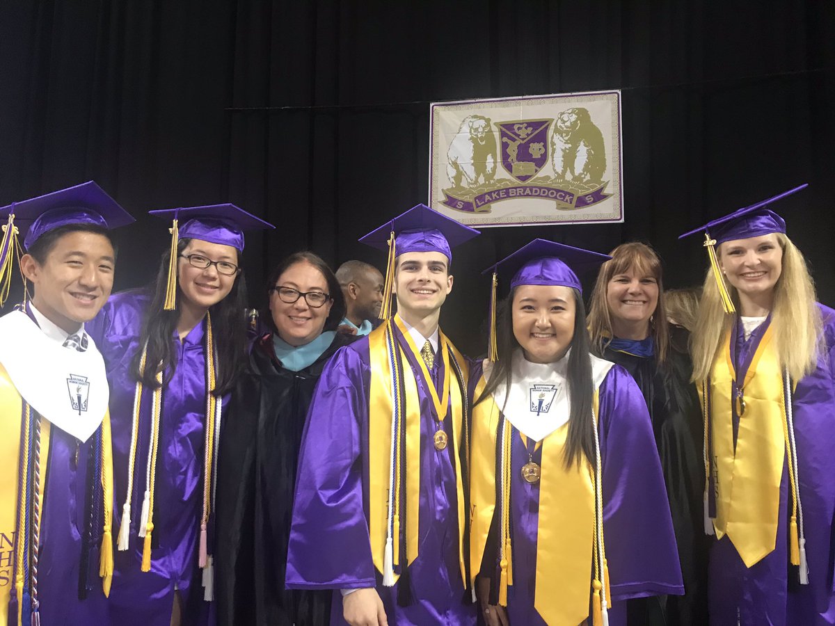 LBBruins2019's tweet photo. Congratulations to the Class of 2019💜💛Goodluck with the next step of your journey! 💜💛 https://t.co/IkCr5V0xqT