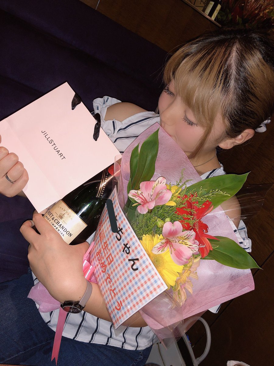 YnxTt's tweet photo. 日が回ってしまったけど
ちゃんとお祝いしたよ🙋‍♀️🙋‍♀️
20歳おめでとう🖤🖤 https://t.co/ThDQxpjqVb