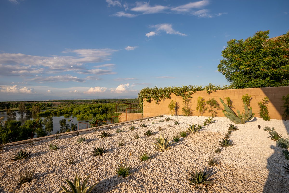 Building_Luxury's tweet photo. What a view! More photos to come of our most recent job! 
#Butlerconstruction #construction #newhome #luxuryhome #luxurylifestyle #Fresno #Clovis #California #dreamhome #VIEWS https://t.co/ErNqO56vME