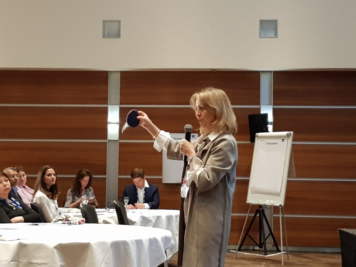 Helen Mets of @DSM 'this is he first  fully circular carpet' and it can be recycled again, and again, and again. The priciples: keep it simple, use clean materials, and use reversible connections. 
.
.
.
@HelenMets <a href="/wbcsd/">gj</a> #RBSEU #circulareconomy #sustainability #innovation