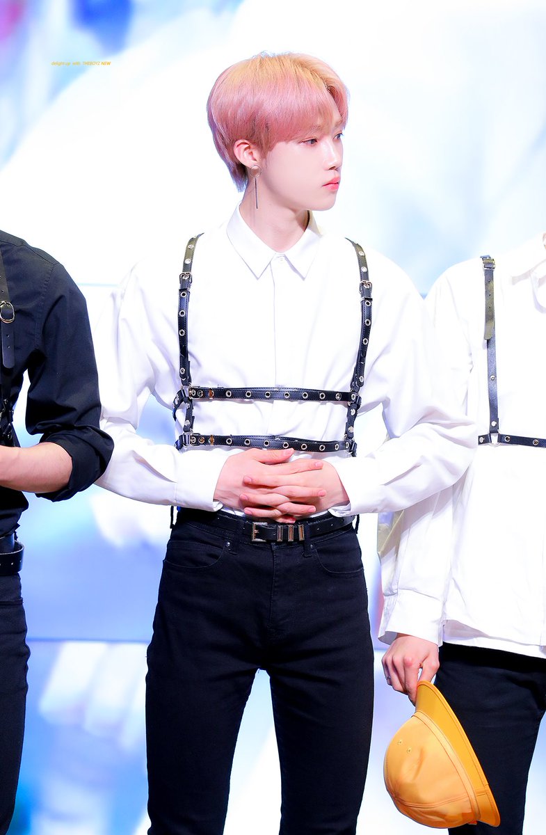 🙃🔫
#THEBOYZ #더보이즈 #NEW #최찬희 #새로움 #뉴