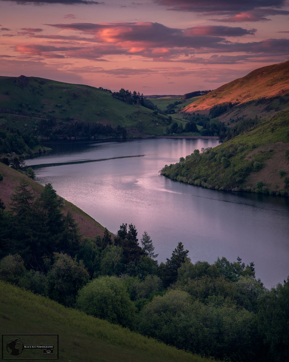 Looking out over Llyn Clywedog and enjoying a Mid Wales sunset. #clywedog #powys #midwales #wales #cymru #visitwales #lake #photography #photooftheday #landscapephotography #500pxrtg #sunset @ruthwignall @MidWalesMyWay @VisitMidWales @beauty_wales @visitpowys