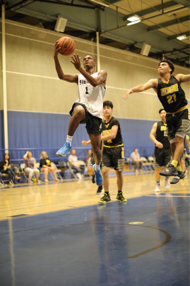 cali_fierce's tweet photo. 2019 PG Robert Youngblood (Pacific) 
8pts, 2assist, 10 rebs https://t.co/6wLG0MVbyt