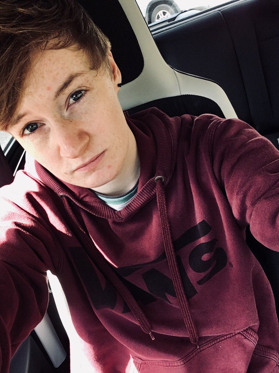 Pumpkin_boy94's tweet photo. This is my face after doing 3 school talks. π#mrgrumpygills #androgynous #queer #pridemonth #nonbinary https://t.co/yPnaqo37tU