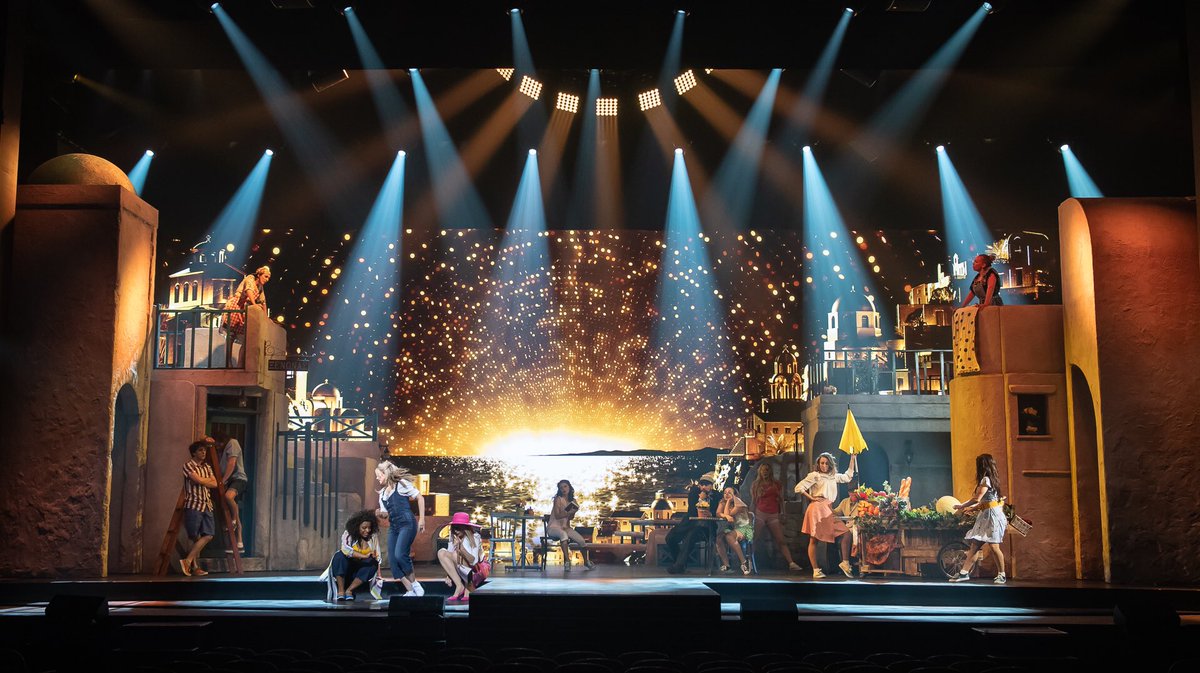TheRobeWay's tweet photo. #MammaMiaMonday #lightingdesigner Matthieu Larivee & #associatedesigner David Lee #LΓΌzStudio working with #director Serge Postigo on #MammaMia at Theatre St. Denis with a #lightingdesign using @Robelighting #BMFL & #LEDWash 1200 luminaires from @Solotech_Inc πΈ Claude Dufresne https://t.co/NRYEryjD7b