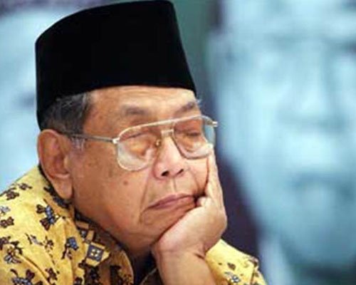 21aditya_bima's tweet photo. Islam datang bukan untuk mengubah budaya leluhur kita jadi budaya arab,
bukan untuk "aku" jadi "ana" 
bukan "sampean" jadi "antum", "sedulur" jadi "akhi". 
Pertahankan apa yang jadi milik kita, kita harus serap ajarannya bukan budaya Arabnya.

©️ Abdurrahman Wahid https://t.co/9C9Jpe27Zq