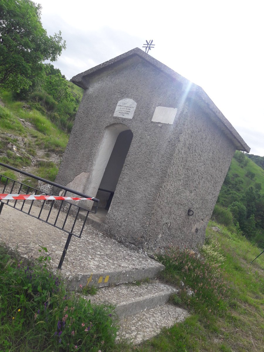 CGhila's tweet photo. Le piccole cappelle sulla strada della #RigAntoCa https://t.co/zmmvjMGljg