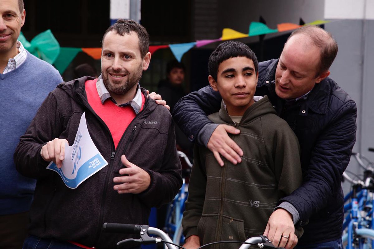 minsaurralde's tweet photo. Comprometidos con la inclusión a través de la educación y el cuidado del medio ambiente, vamos a entregar 10 mil bicicletas a estudiantes de escuelas públicas de Lomas. 👩👨 https://t.co/t5h10UKOGT