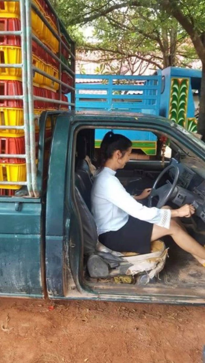 Samitthhhh's tweet image. คุณเอ๋เป็นคนติดดินจริงๆครับ ผมยืนยันอีกเสียงจากการได้ติดตามการทำงานของท่านมา ติดดินมากครับหมายถึงวาจา และการกระทำนะ เรี่ยดินเลยครับ #อีเอ๋หนักแผ่นดิน