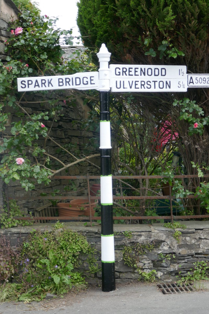 OldSignPainter's tweet image. #SparkBridge #Victorian #Fingerpost coming along nicely ! #workinprogress