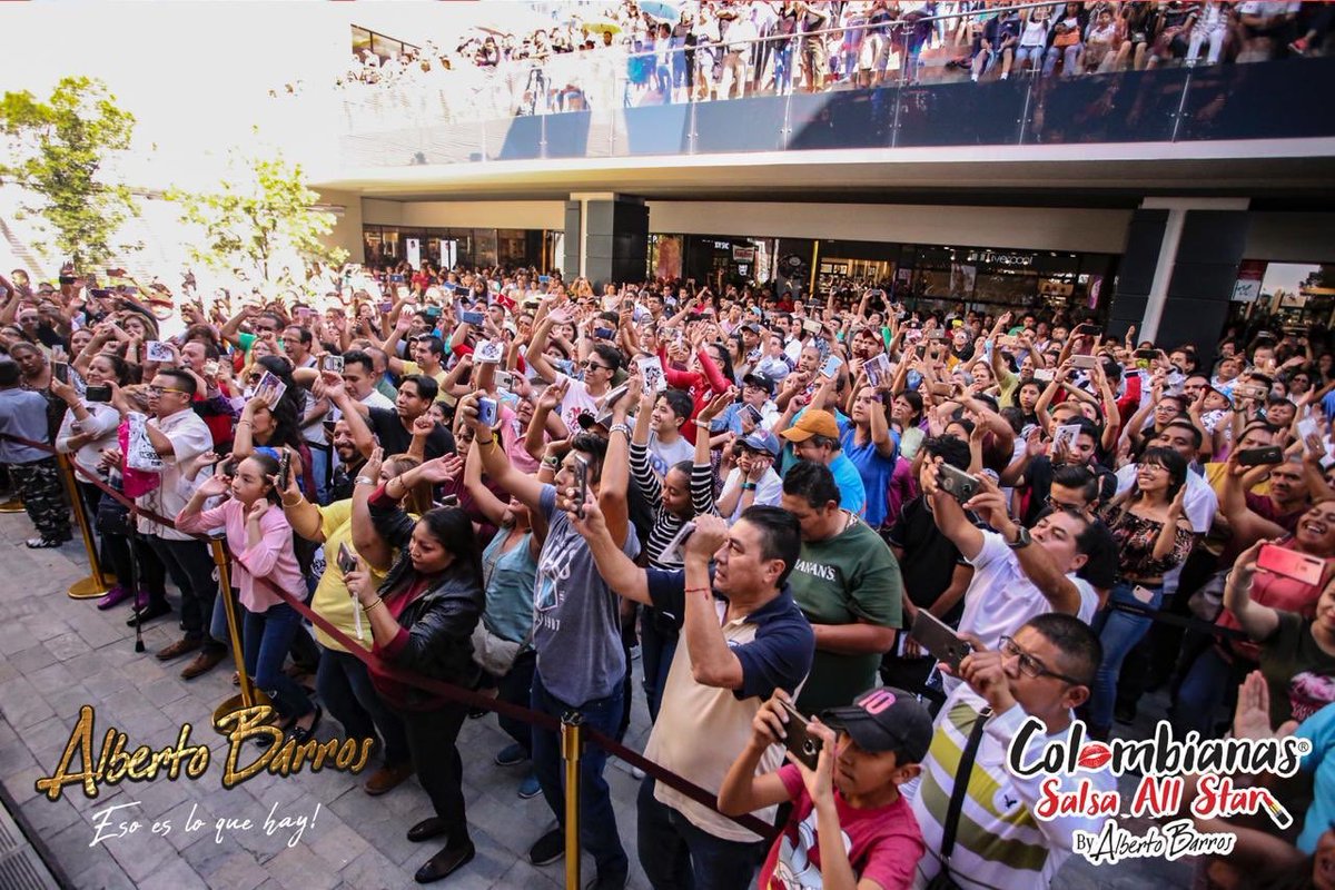 albertobarrosof's tweet image. Sold out! Gracias #Cosmopol pasamos una tarde espectacular. Continuamos con esta gira  junto a @colombianas_salsa_all_star  #Medios #Gira #firmadeautografos 👏🏽🇲🇽