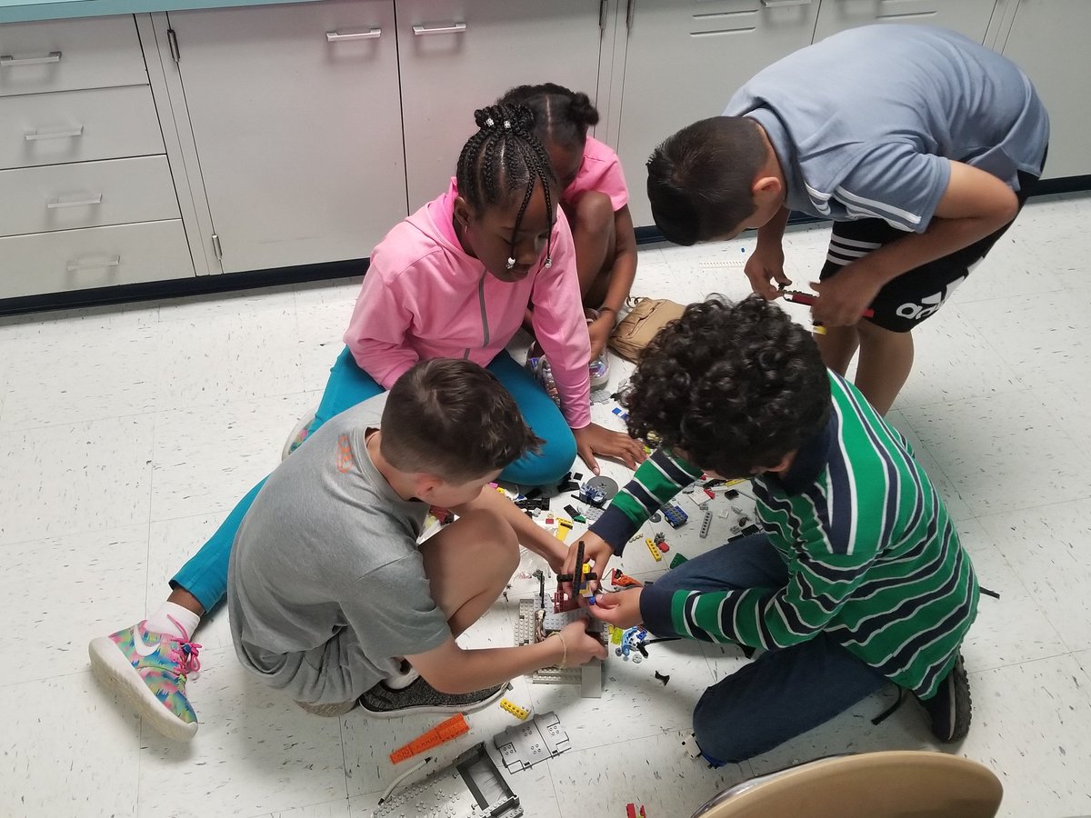 Mrs_Moore_fcps's tweet image. Learning about Good Sportmanship. Can you build the Tallest Lego Tower? #MoESGators #OneTeamOneGoal