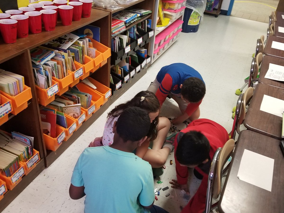 Mrs_Moore_fcps's tweet image. Learning about Good Sportmanship. Can you build the Tallest Lego Tower? #MoESGators #OneTeamOneGoal