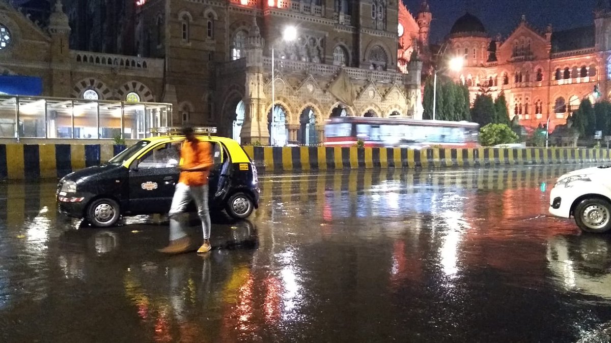 TOIMumbai's tweet photo. Mumbai witnessed season's first shower on Sunday night. The light drizzle brought relief to the residents from the scorching summer heat.
#MumbaiRains https://t.co/cDvu6IG7dC
