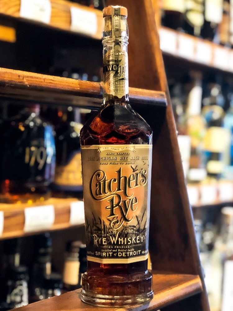 Rainy Mondays are for whiskey, am I right? This knockout Rye from Two James Spirits in Detroit just in! 100% Michigan Rye, 4 y/o, with honeysuckle, dried fig, baking chocolate and toasted walnuts. Spicy and warm on the palate, and a snazzy, eye-catching bottle to boot! #craftrye