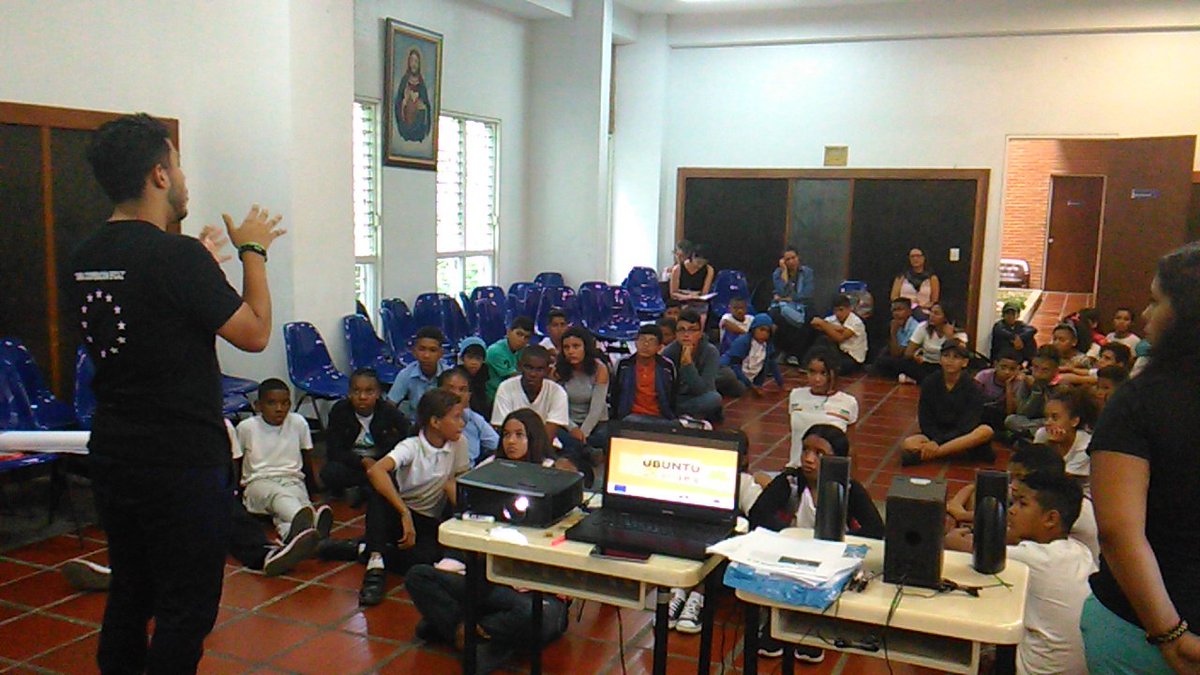 PazActiva's tweet photo. A través de la aplicación de la metodología UBUNTU, desarrollada por @AshokaVE ,  @AgoraVenezuela  organizó un campamento para un aproximado de 60 jóvenes de liceos de #Caracas  y #Miranda 
#JovenesPorLaPaz #LideresPorLaPaz #EscuelasPorLaPaz https://t.co/MYGf2iK0Kj