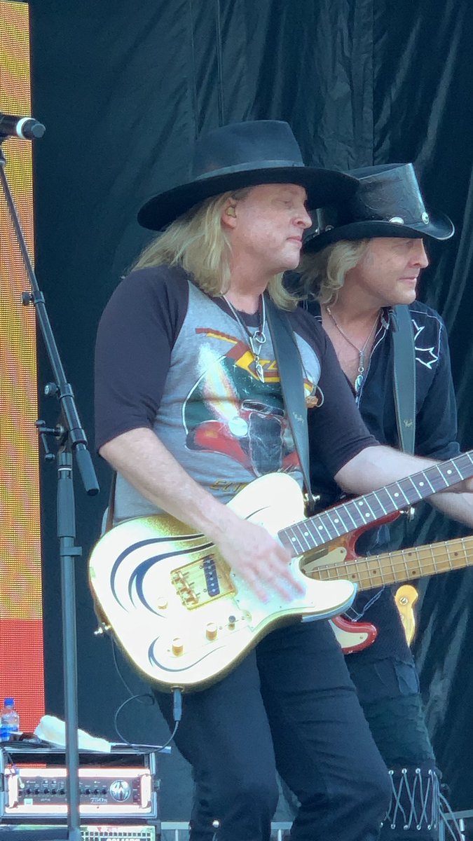 Love this picture #matthewandgunnarnelson #nelsonband  #cmafest #budweiserforevercountrystage