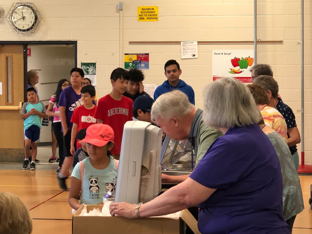 DrShieldsIELC's tweet photo. Thanks to a lunch grant from the State, hundreds of children in our community will be provided with free lunches. Thank you to volunteers from local churches, CS library, CS Park District, the CS Village, CS Police, and CCSD93 for making this summer event happen. https://t.co/58n6Y9uw4f