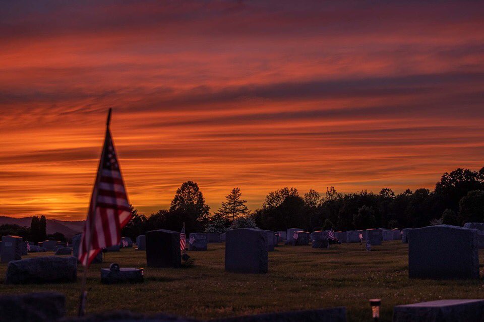 natatat187's tweet photo. @CanonUSAimaging Sunset over a cemetery in Central Pa. Shot with a Canon 80D using Tamron 24-70mm G2. #CanonFavPic https://t.co/I4E7OEOGmj