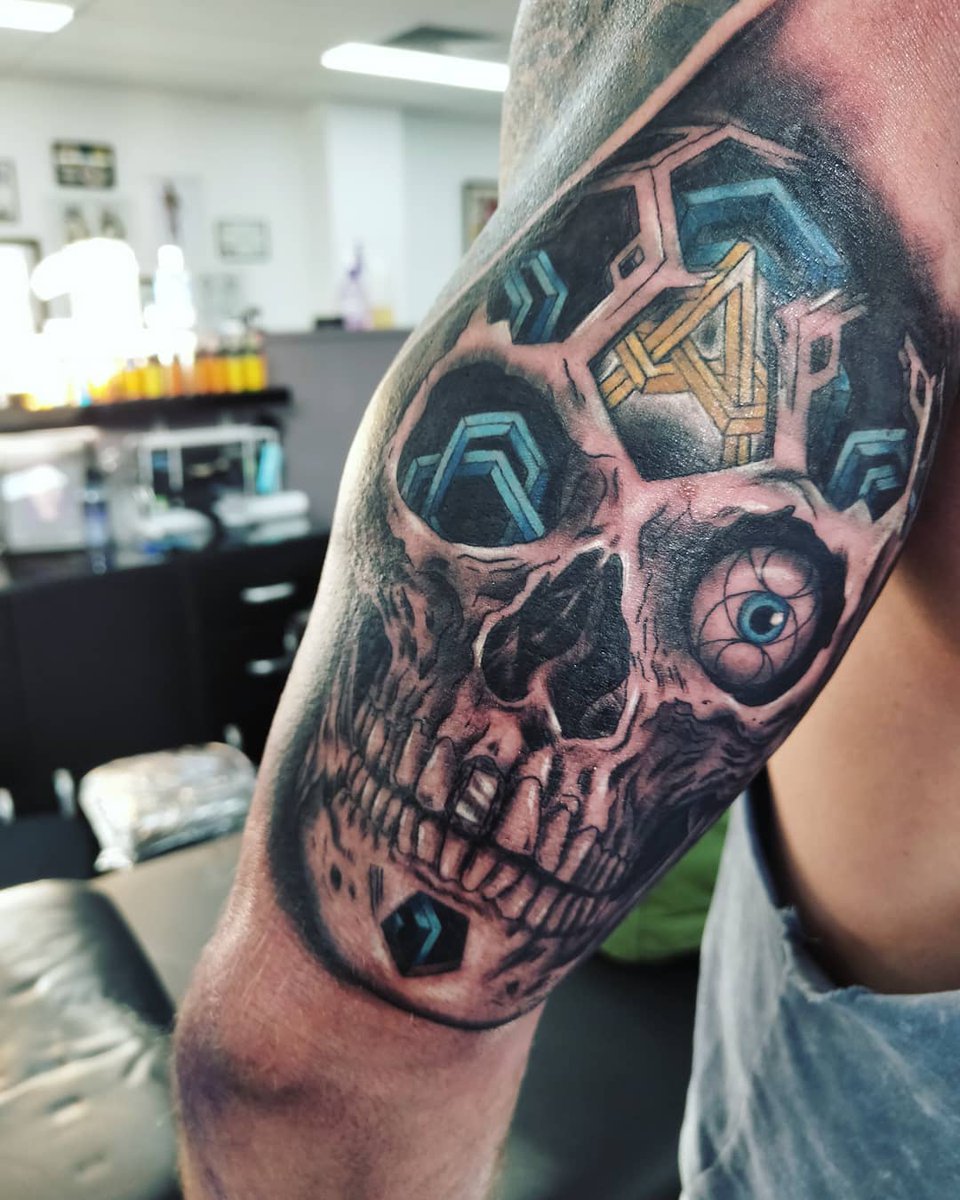 atreyuofficial's tweet photo. This tattoo is INSANE! #InOurWake https://t.co/hTYwRKt9SG