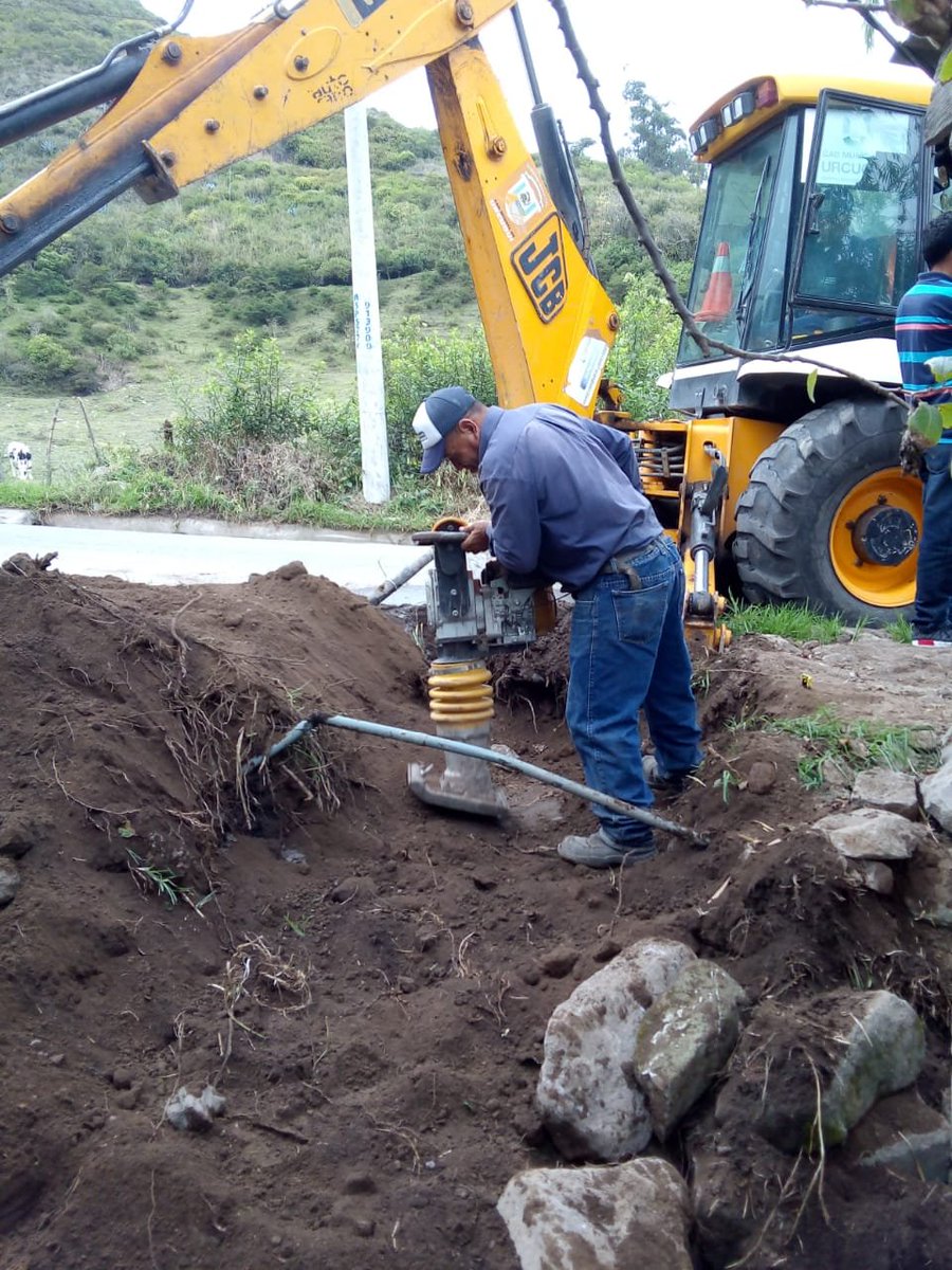 GADURCUQUI's tweet photo. Instalación de acometidas domiciliarias de alcantarillado en el barrio Termas de Chachimbiro

#TodosPorUrcuquí #TyroneVegaAlcalde https://t.co/zX6dSpgccr