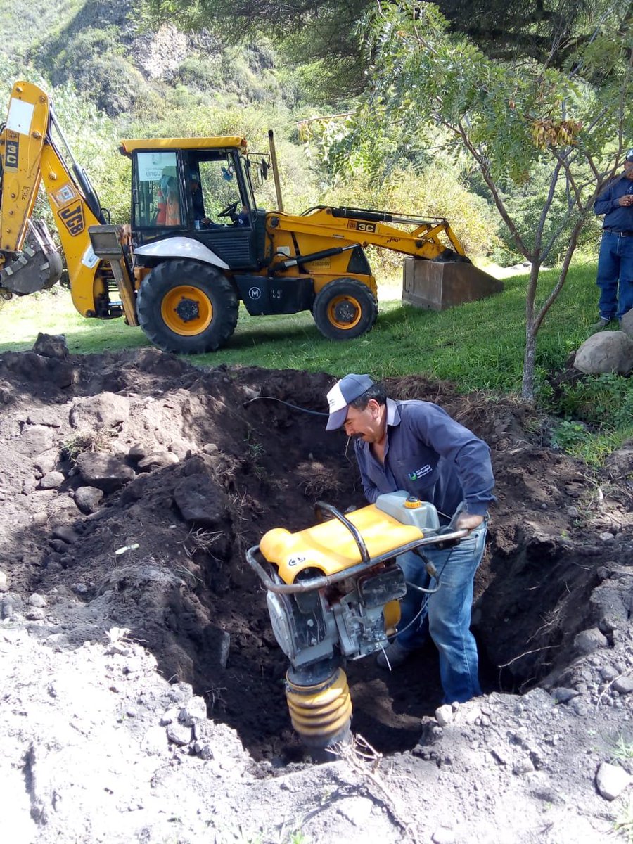 Instalación de acometidas domiciliarias de alcantarillado en el barrio Termas de Chachimbiro

#TodosPorUrcuquí #TyroneVegaAlcalde
