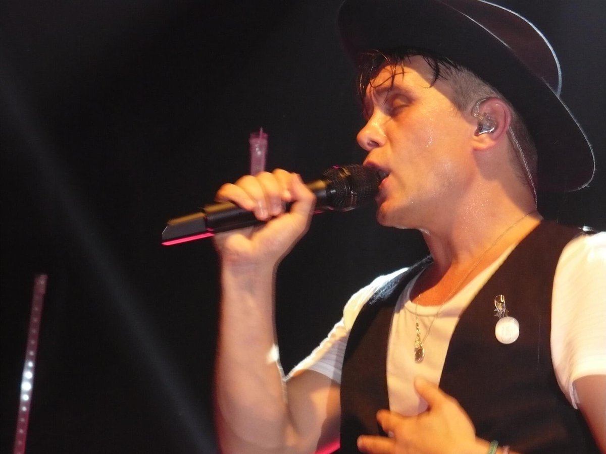 Rika86c's tweet photo. That’s one of my best memory from the Art of doing nothing tour, love this album&amp; tour ❤️ really hope u will do another one soon @OfficialMarkO #markowenTAODN 😘 https://t.co/wD6seRR0Gh
