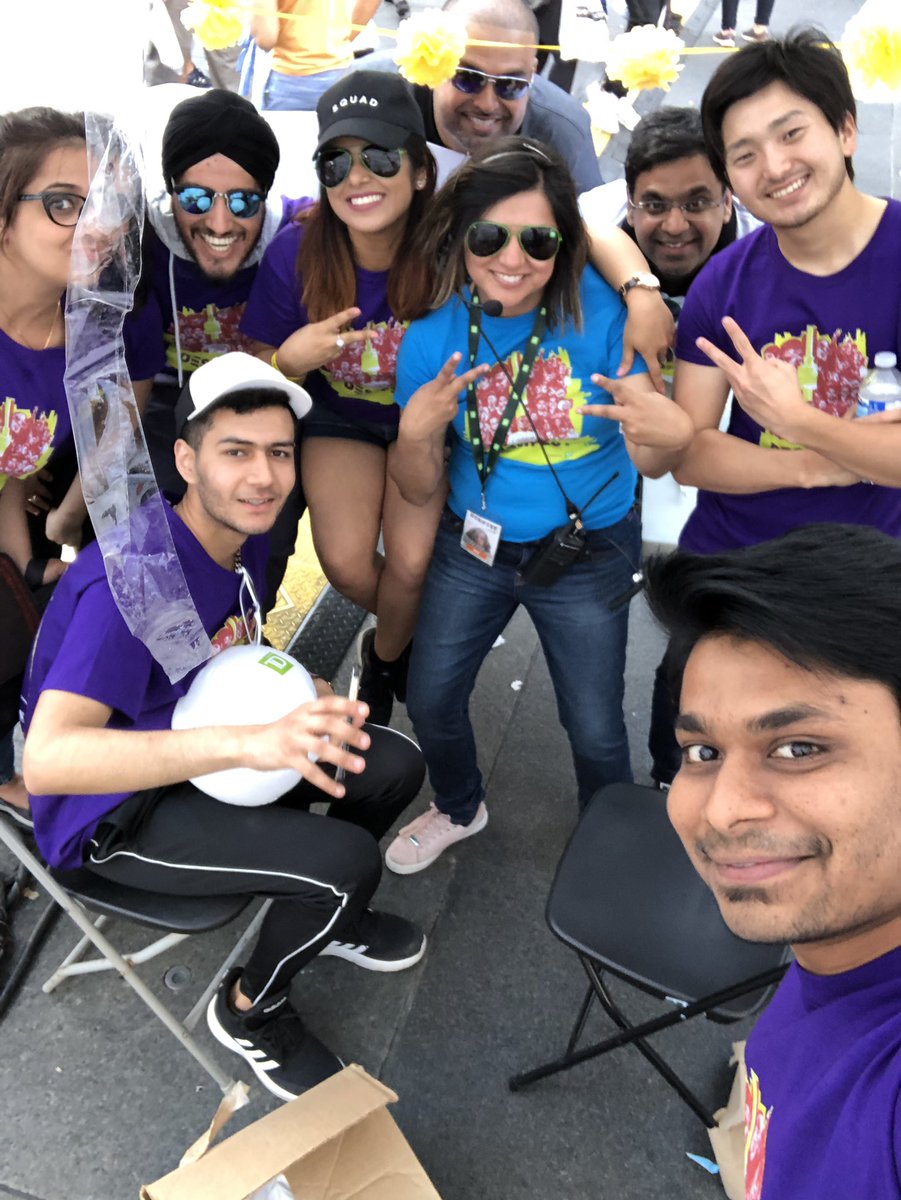 raviyuu's tweet photo. #desifest2019 #volunteers #livemusic #eventmanagement #fecm712 #fun https://t.co/wob4YukeJU