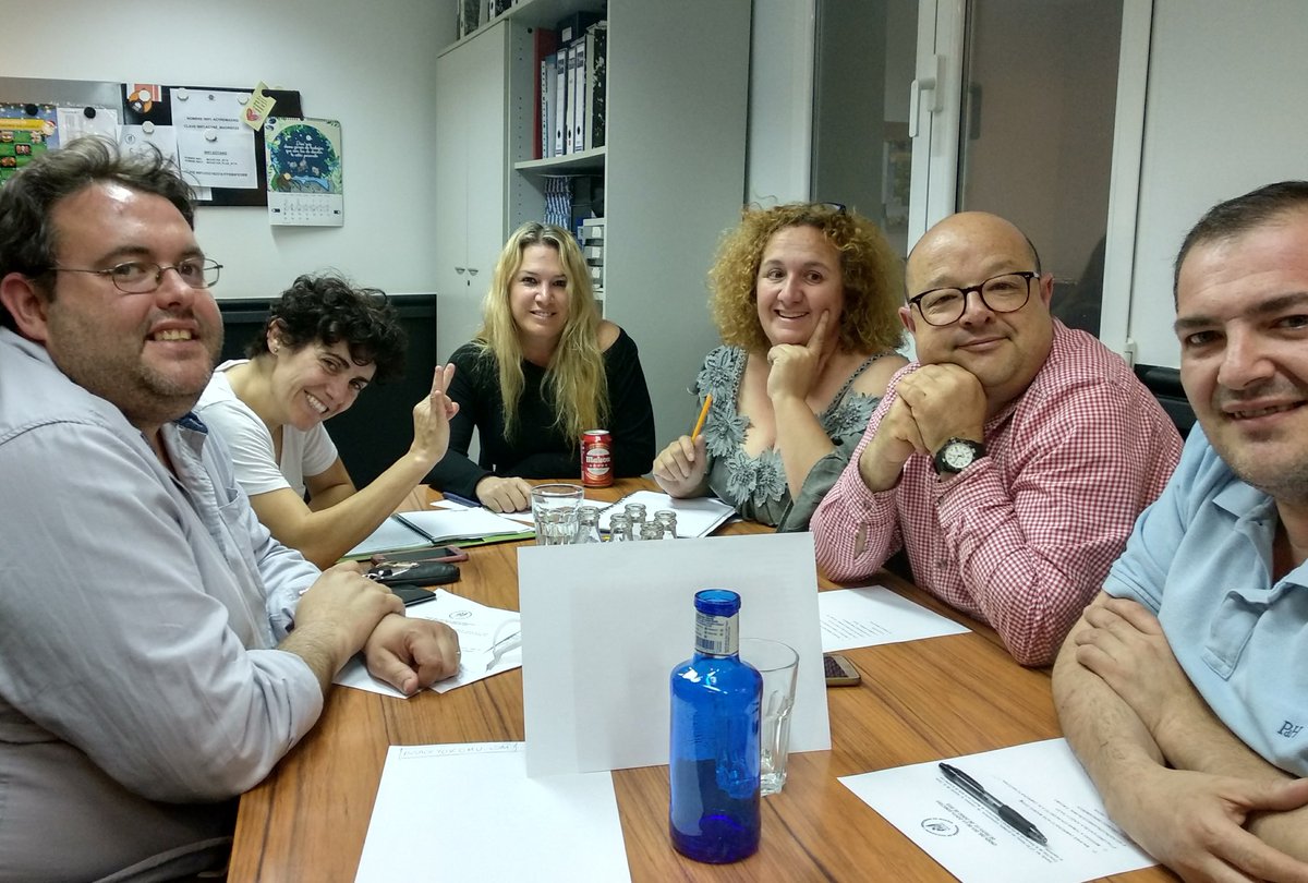 ACYRE_'s tweet photo. Esta tarde tenemos Junta Directiva y en nuestra escuela tenemos a un buen equipo organizando el segundo semestre de la #gastronomía madrileña. 
¡Pronto os contamos novedades! 😉 https://t.co/UdDdPkzLwv