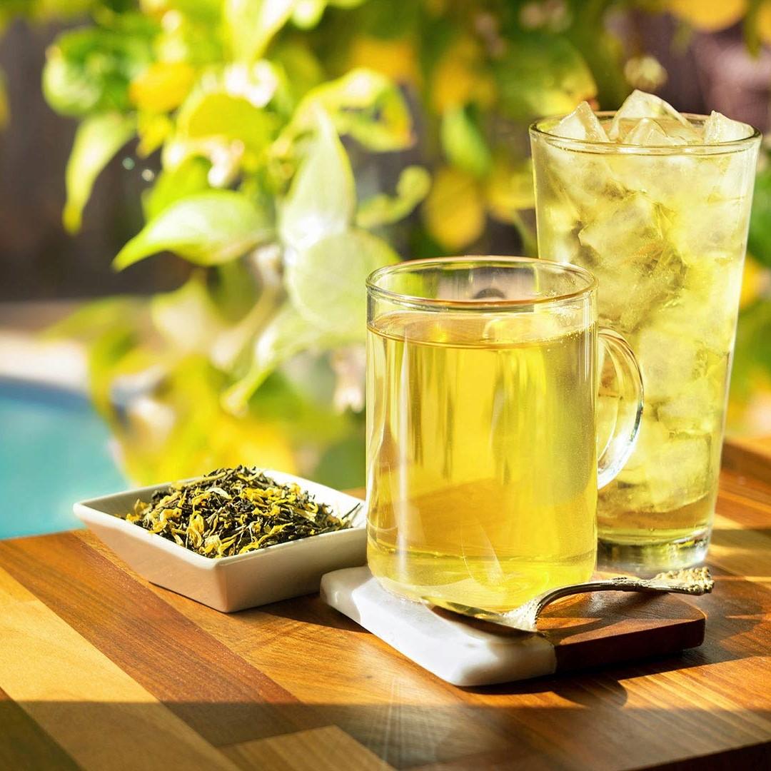 Happy #NationalIcedTeaDay! Our NEW limited release tea, Passion Fruit Green is now available exclusively on Peets.com. Juicy and refreshing served over ice. Perfect for summer all around. 
Order today: bit.ly/PassionFruitGr…