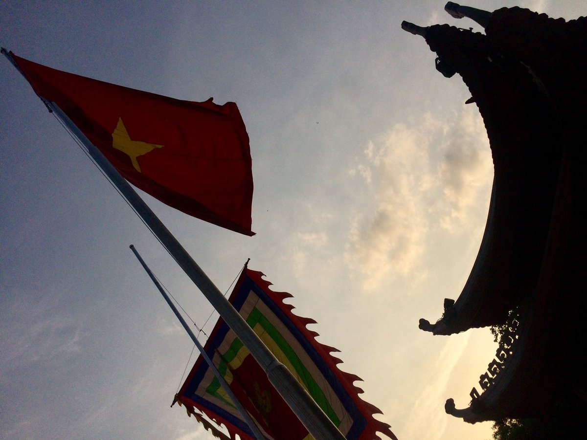 elenabiserna's tweet photo. 💫🧚🏼♂️💫Still surprised but looks like I’m really in #Vietnam! Tomorrow I’ll start working on #identity and #difference through #listening w/ the #soundpocket crew... But anyone I should meet/places I should go to in #Hanoi? https://t.co/V6B3phVI7w