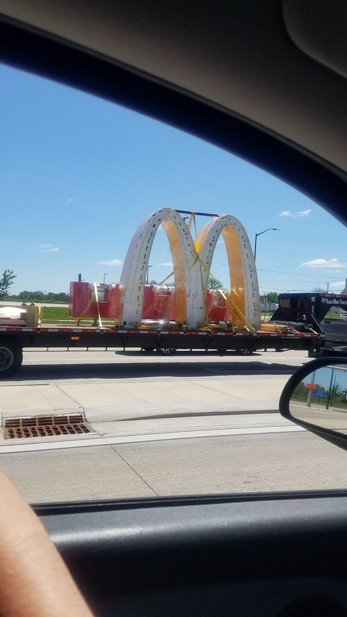STANSTELLA's tweet photo. That is one LARGE Uber Eats delivery. #makingmehungry #MondayMorning #UberEats https://t.co/LwlRqhakIp