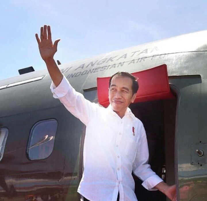 WandiAbsolute's tweet photo. Poling tengah malam.

Menurut kalian siapa yang pantas menjadi predikat pemimpin yang layak.

1. Jokowi ( like )
2. Anies Baswedan ( retweet ) https://t.co/8N76MPLVLn