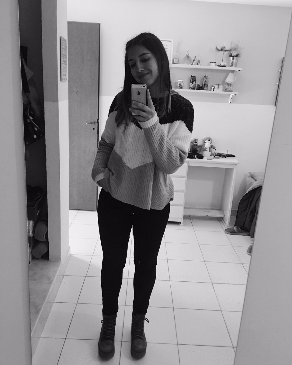 CaamHotmail's tweet photo. 😁 https://t.co/1T5NuDTu8a