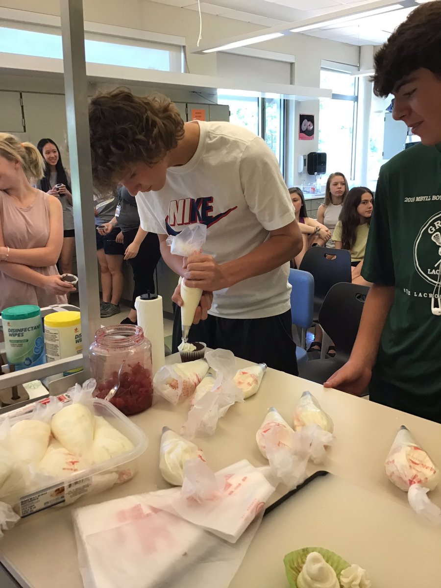 Thanks to Jess’s Sweets and Treats of North Oxford for sharing with us about running your own bakery (and these tasty “Ice Cream” Sundae Cupcakes!) <a href="/GtermG/">GTerm GHS</a> #gterm