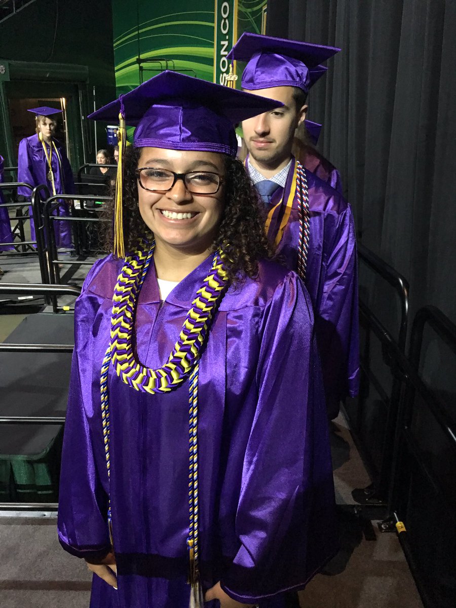 watermanedu's tweet photo. Enjoy this time, @LBBruins2019! @bruinnation19 #FCPSGrad19 https://t.co/SHrhO4YORL