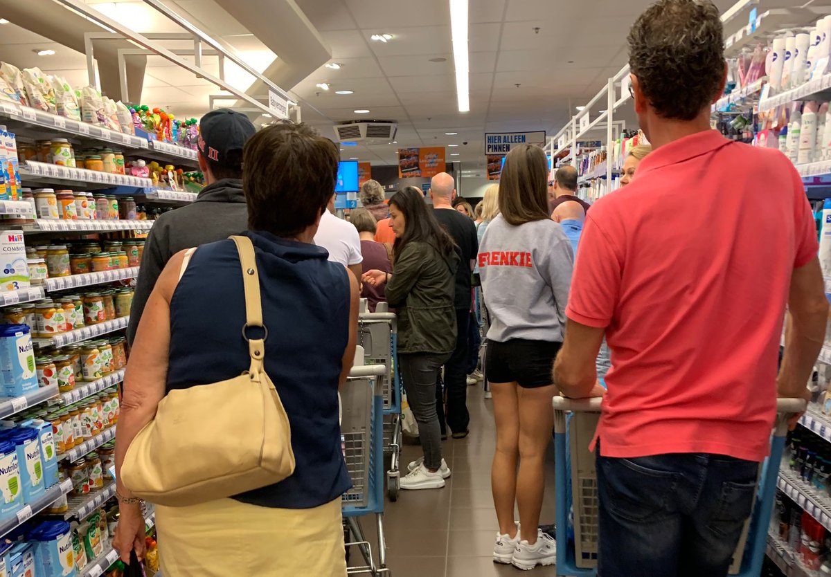 Ook Albert Heijn aan de Dalempromenade is getroffen door de landelijke #pinstoring daardoor lange wachtrijen