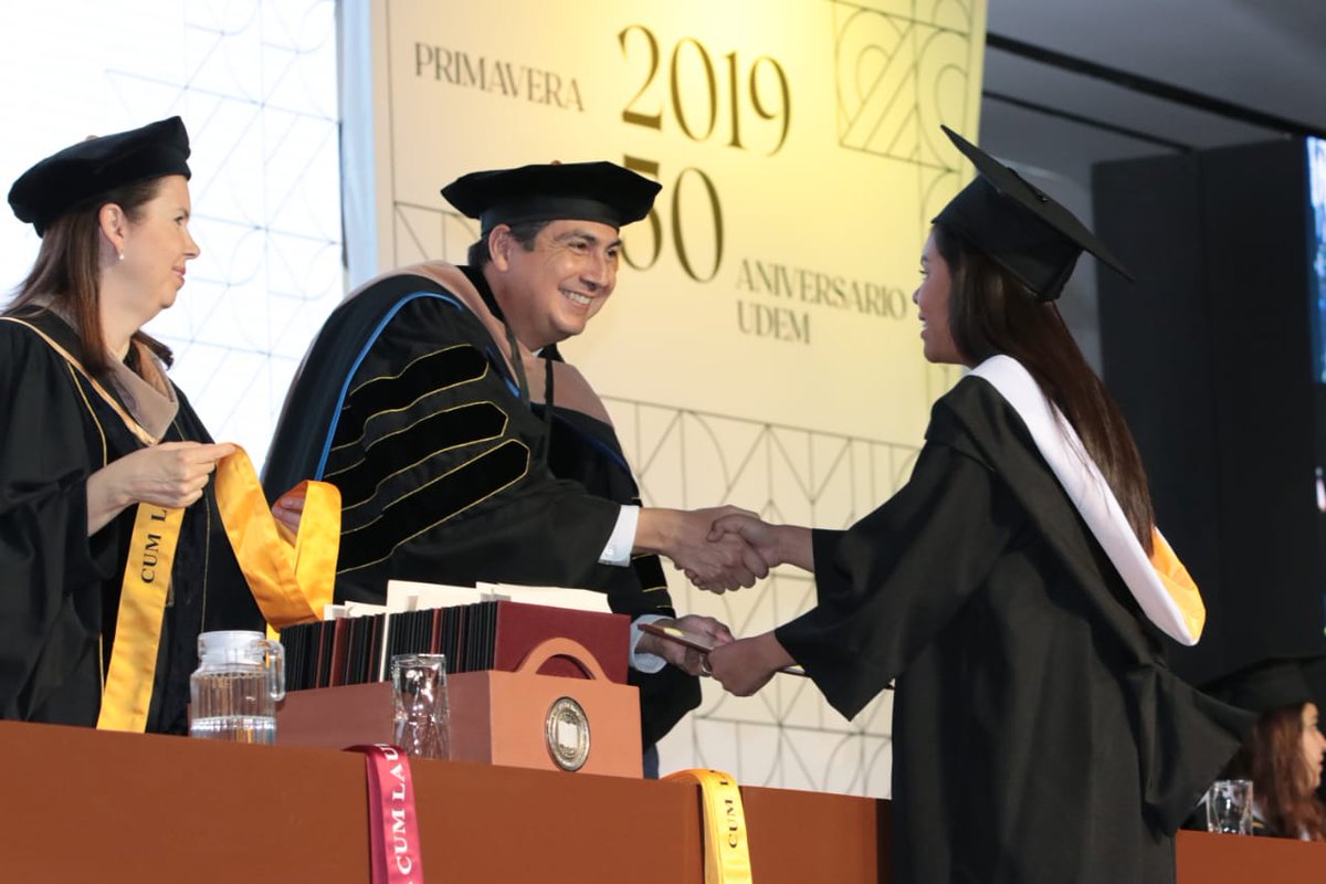udem's tweet photo. Celebramos esta tarde la ceremonia académica de @decsUDEM y @edhuUDEM para festejar a nuestros graduados de la generación Primavera 2019 y realizar la entrega de diplomas junto a sus familias 🎓. ¡Nos vemos mañana en el #commencement! 🎊💛 #GraduaciónUDEM https://t.co/2mqhH1qJn1