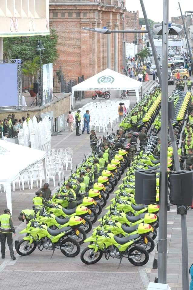 VipMedios's tweet photo. #Atención
#PalmiraMasSegura La Alcaldía trabajó por la seguridad de los palmiranos entregando a la fuerza pública y a las autoridades el Proyecto Integral de Seguridad y Convivencia –PISCO 
#VIPMedios #LosPeriodistasDePalmiraDicen #Palmira https://t.co/YYsFC4aJ32