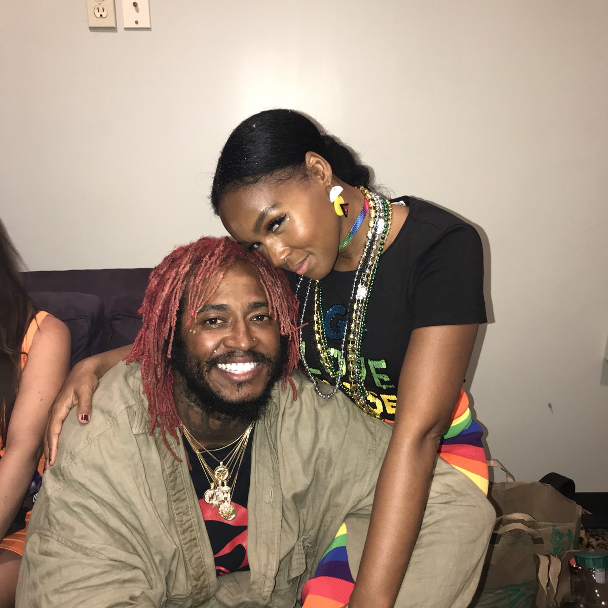 beyondbinary91's tweet image. I would love to see Thundercat and Janelle perform #TakeAByte together live. It Would melt faces, split wigs and snatch souls, period. Don't @ me. #MonáeCrushMonday