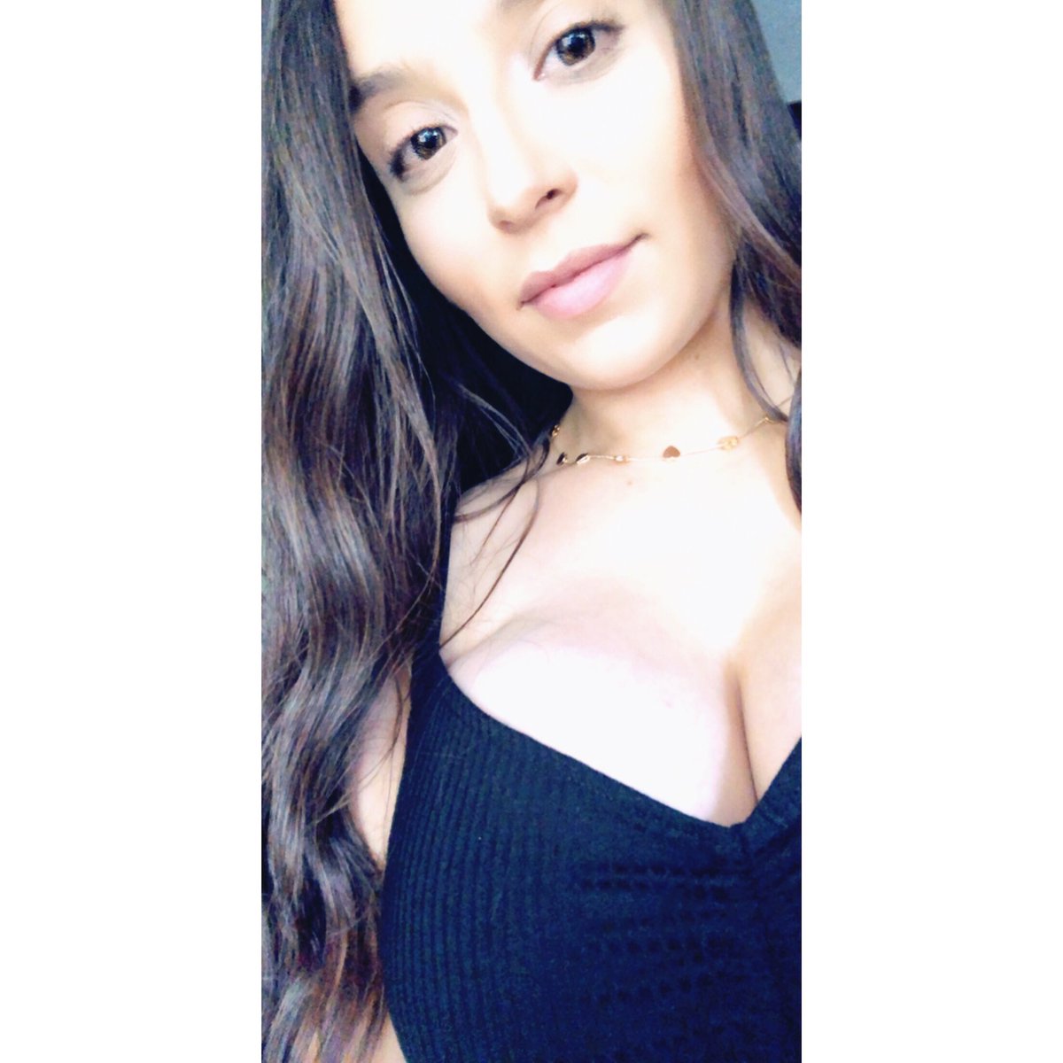 denisemata_'s tweet photo. Just wondering how it feels to be a downgrade ๐ค๐ง because i will never know๐ Beauty+brains, nombre shut up! #evenwithoutmakeup https://t.co/27NBh7LA2Z