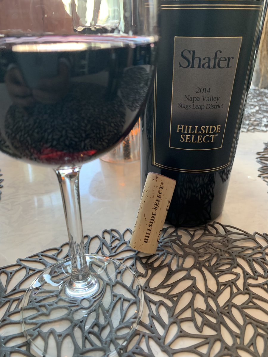 CoastCabCritic's tweet photo. Enjoying @ShaferVineyards #HillsideSelect 2014 #NapaValley @StagsLeapAVA at #Wonderland aboard #SymphonyoftheSeas in #Roatan

@BartlettBacchus @88blewby @Constan70997526 @winegal57 @CaraMiaSG @onceuponawine_ https://t.co/5s8Abm0HTv