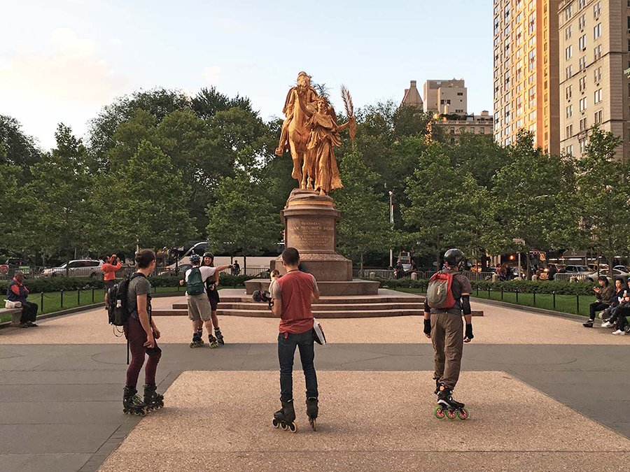 EmpireSkateNYC's tweet photo. A bit breezy, but otherwise the weather this evening looks nice. Empire’s Tuesday Night Skate will be rolling, 8 p.m. from Fifth and 60th in Manhattan. #goskate #inlineskating #groupskate #NYC https://t.co/UWybLQpOQZ