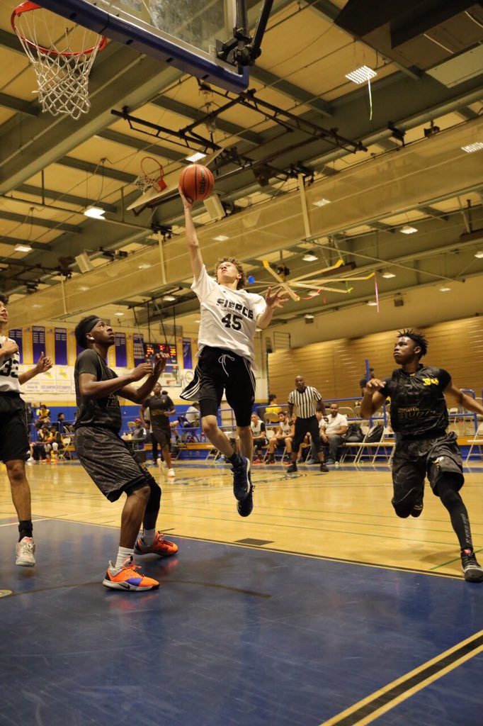 cali_fierce's tweet photo. 2020 G @l_hemerson2 (Santiago)
💪🏽 All around solid game 
Stats: 6pts, 3rebs, 2stl, 2assist https://t.co/ELqgh8bsaD