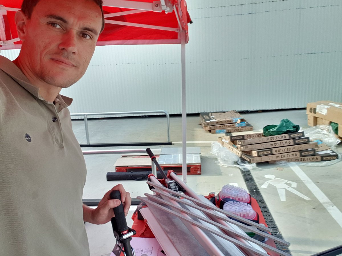 gavaldaclubrubi's tweet photo. Pre-inaguració professional de @leroymerlin_es #Girona, mostrant la potència de les nostres talladores #tz #txmax #rubitools https://t.co/YLooQtqpgp