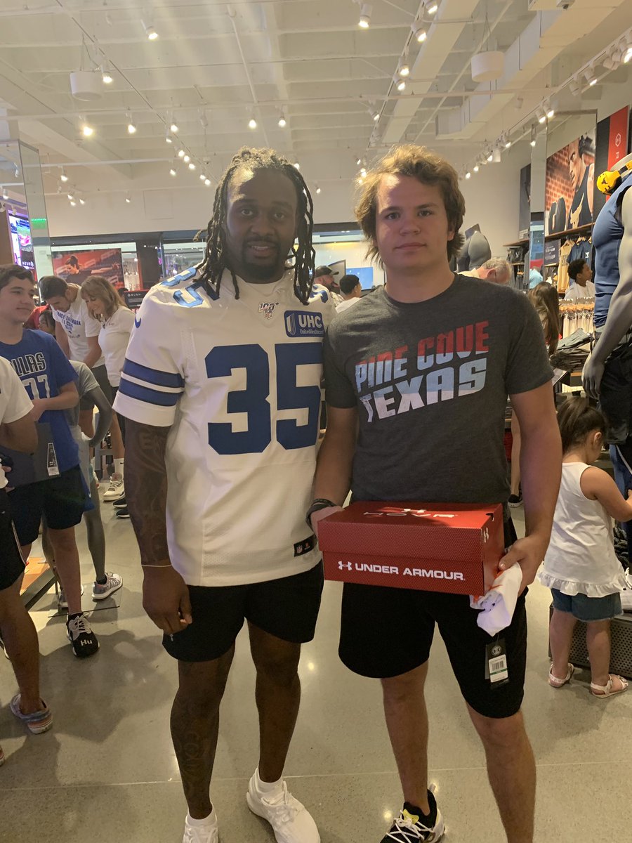 CharlesScottHe2's tweet photo. Had a blast at the Kavon Frazier Football Camp! Getting some work in on both of the sides of the ball @Kay_BlackSimba @CoachJRayburn @KyleMossakowski https://t.co/2voPVh3uFC