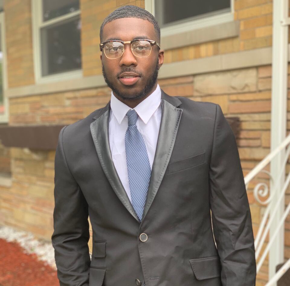 MUBMI's tweet photo. Diondre Sweezer, MBMI ‘22
Peer Mentor
Sophomore, International Business
Chicago, Illinois
Fun Fact: Became a self-taught barber on campus last year.
#Mizzou23 #MBMI23 https://t.co/E4J8VdfzdK