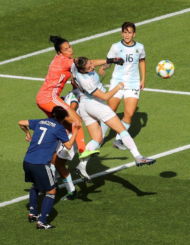 JWB_9's tweet photo. What a #football #fight it was.
#Argentina pitbulled the #Japan favorites and defended 0-0, their first point ever on a #worldcup.
#Banini (10) and #Jaimes (9) have also a high level of playing.
Banini for me #WOTM.
#argjap #argjpn @EstefiBanini_10 #FIFAWWC2019 #WWC2019 #Worldcup https://t.co/0imm3w40pb